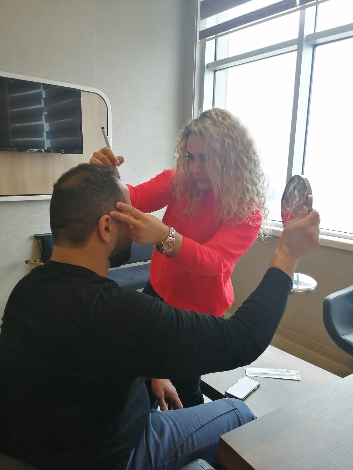 Dr Alev discussing hairline planning with a patient in Istanbul